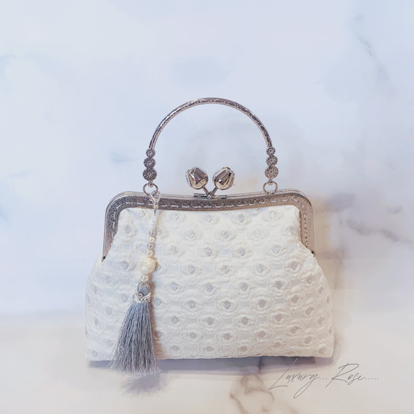 朝露の輝き白紫陽花のイタリア製高級ジャガード上品な気品漂うパーティーバッグフォーマルバッグ♡ジュンブライダル 3枚目の画像