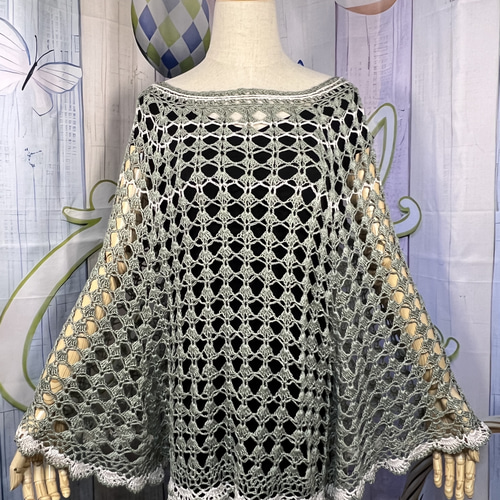 オリーブグリーンのレースポンチョ ニット・セーター knit house