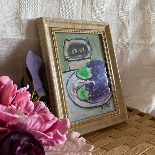 絵画。原画手描【猫ちゃんはナスを見て好奇心を持っている】