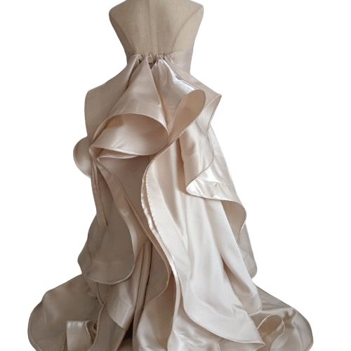 上品ウエディングドレス スタイリッシュなバックスタイル ベアトップ  