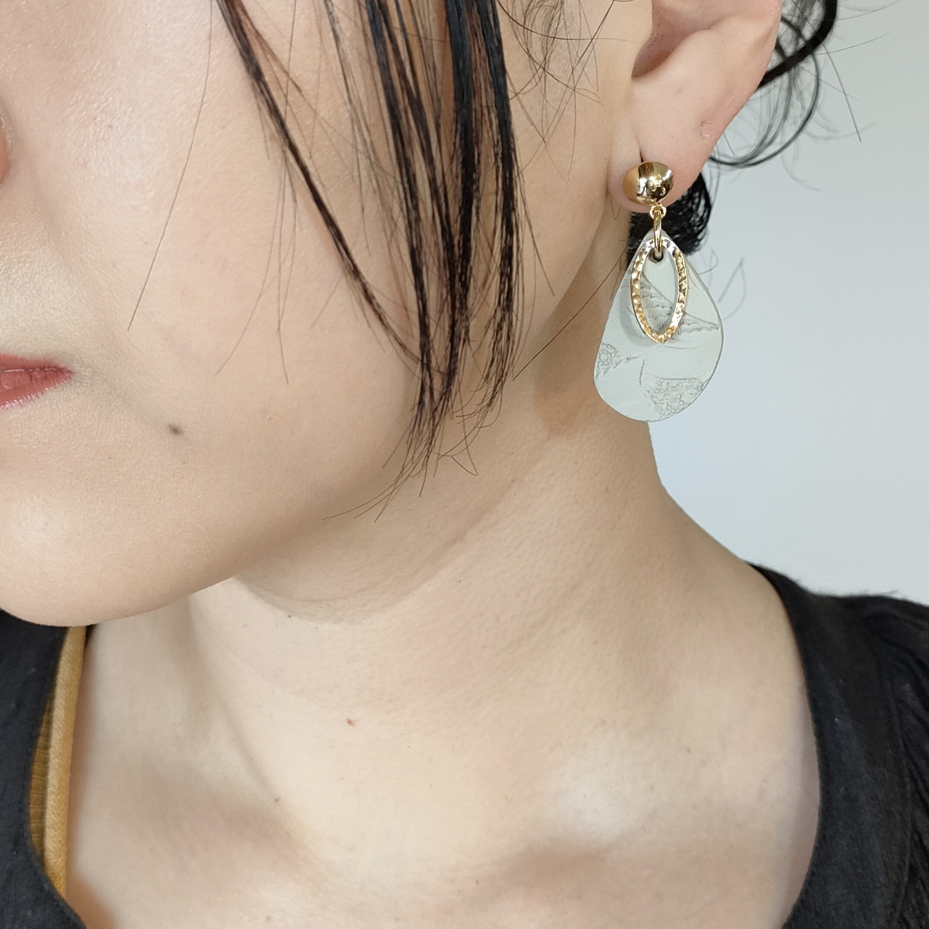 【NEW COLOR／IVORY(アイボリー)】ドロップ型小/オーバルリング ピアス　ゴールド(イヤリング変更可)