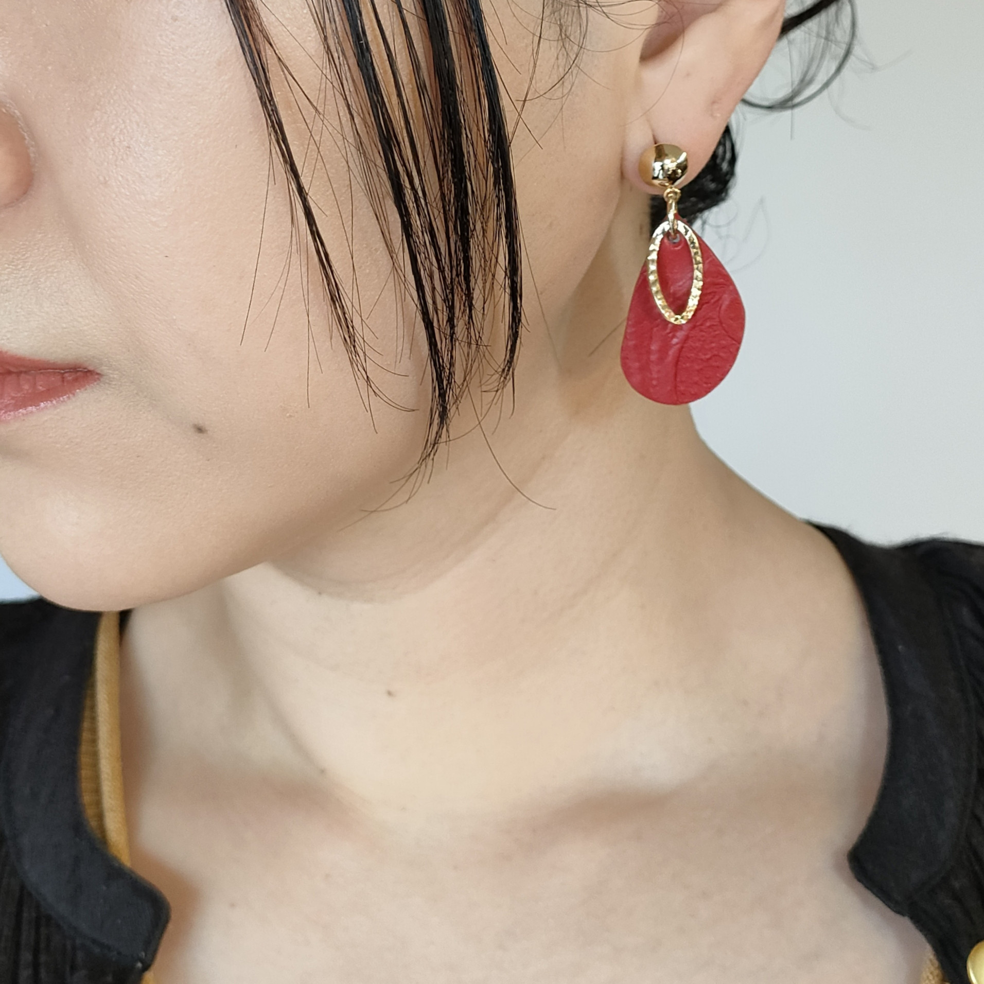 【NEW COLOR／RED(レッド)】ドロップ型小/オーバルリング ピアス　ゴールド(イヤリング変更可)