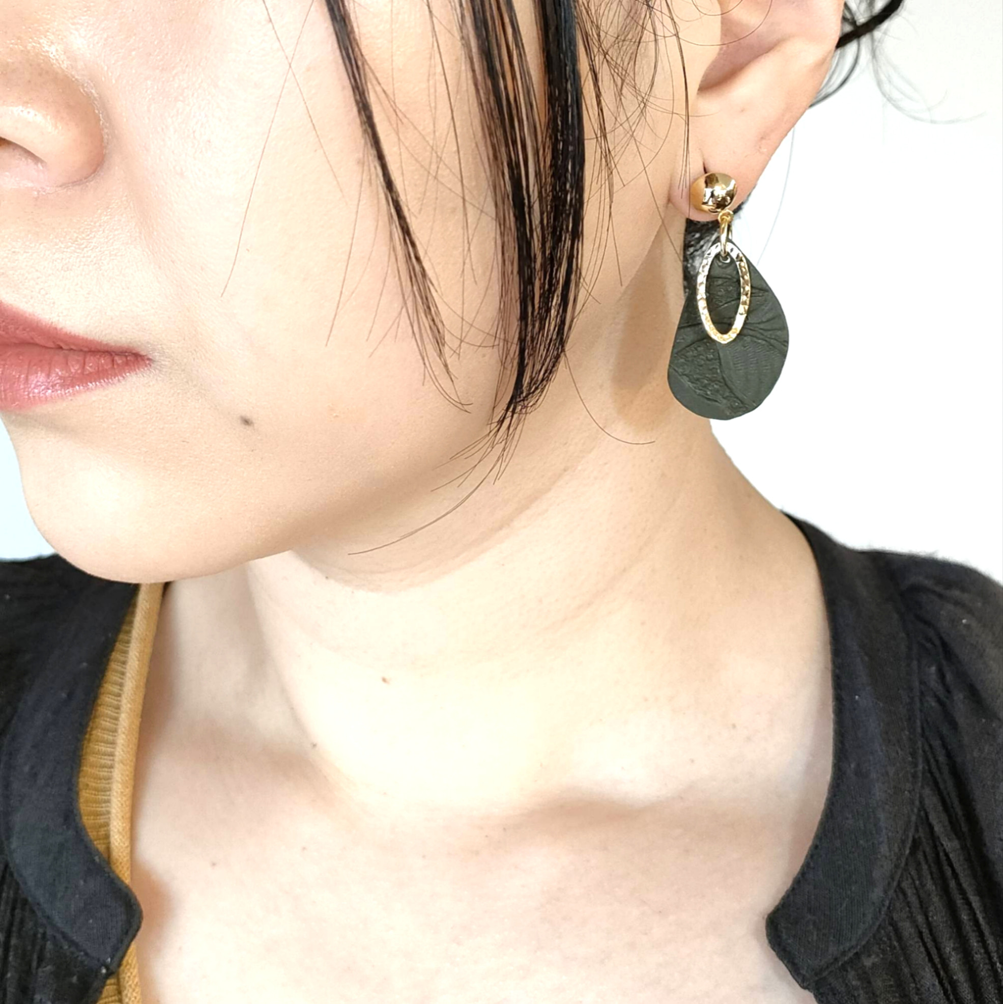 【NEW COLOR／KHAKI(カーキ)】ドロップ型小/オーバルリング ピアス　ゴールド(イヤリング変更可)