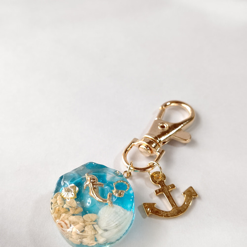 イルカちゃんと星砂♡サーフボード型の海の水面のガラスチャーム付きヘアピン❤ イルカちゃんと星砂♡サーフボード型の海の水面のガラスチャーム付き