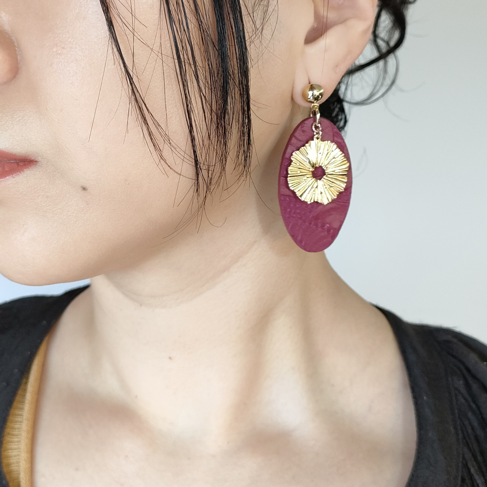 【NEW COLOR／GRAPE(グレープ)】オーバル型/フラワーチャーム ピアス　ゴールド(イヤリング変更可) 7,315円