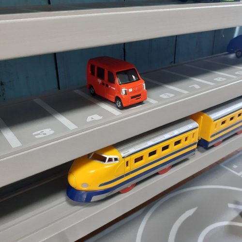 組み立て済みトミカプラレール収納棚7段110台ロングトミカ7台 組み立て済みトミカプラレール収納棚7段110台ロングトミカ7台