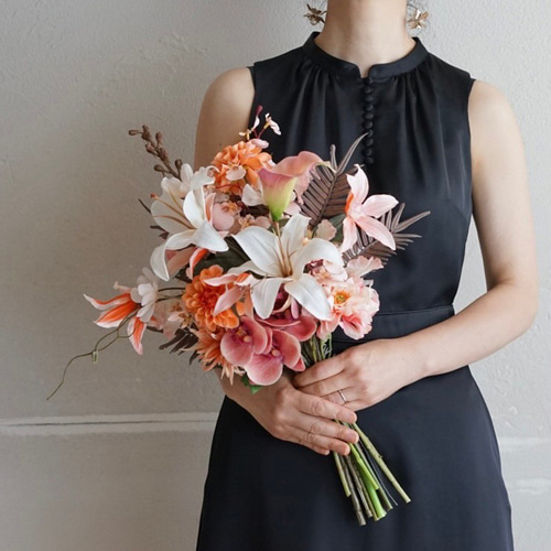 百合とダリアの万能オレンジブーケ（ブートニア付） ブーケ