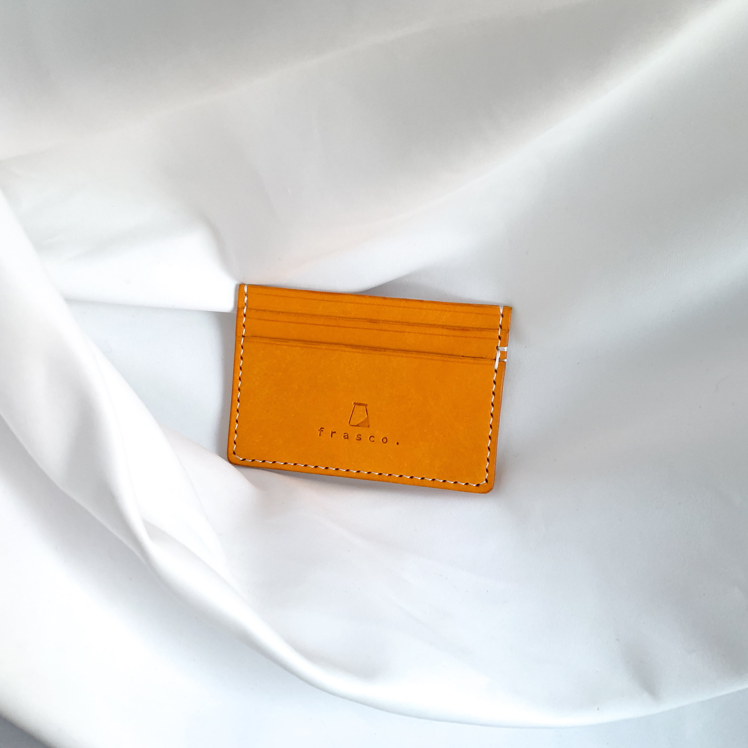 目に見えるから取り出し易い　ビジブルカードケース　本革　2色展開