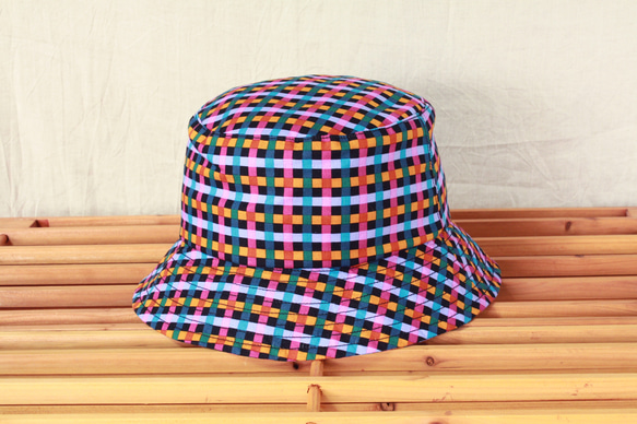 つば短めバケットハットタイプ○レトロポップなチェックハット