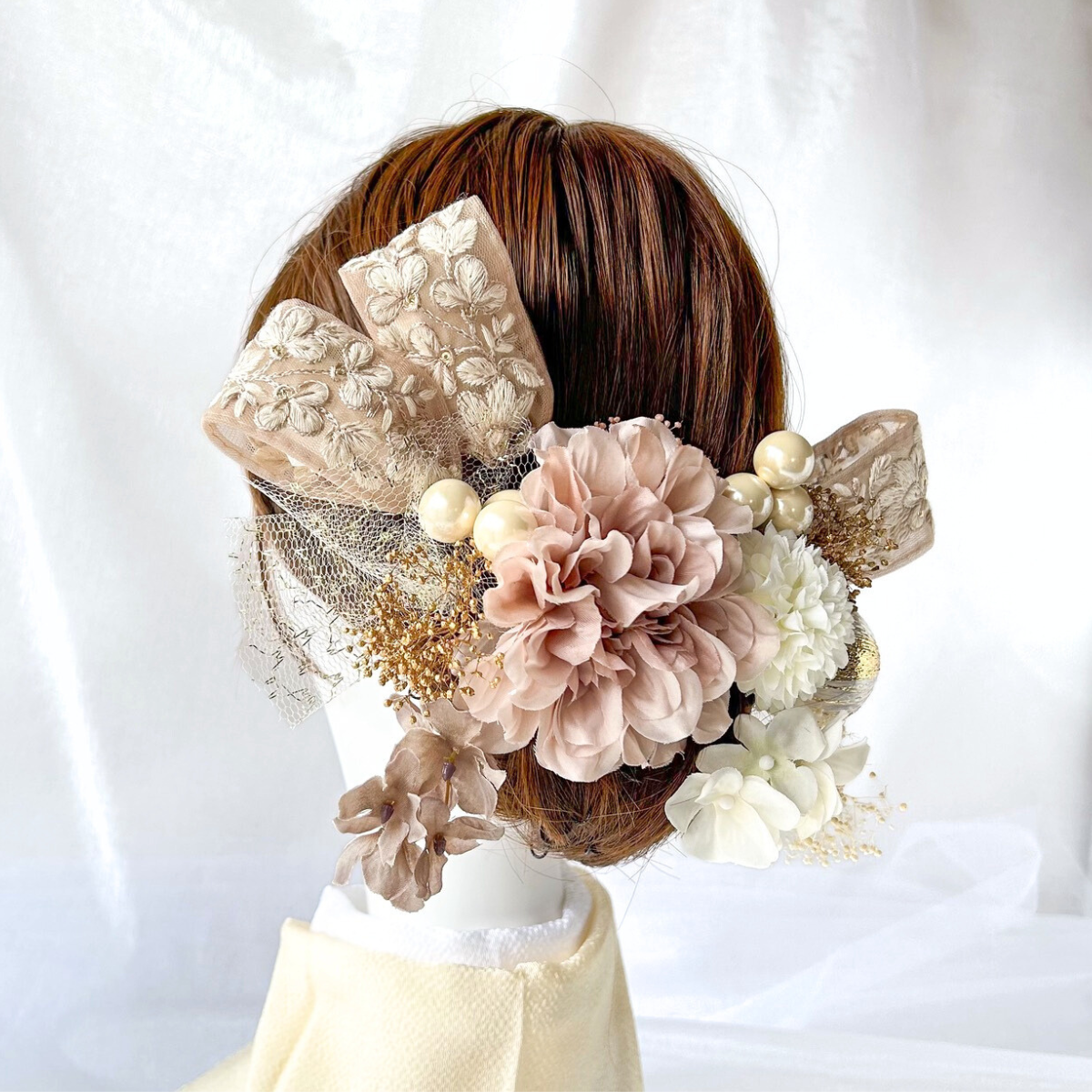 【成人式・結婚式】くすみピンク ダリア髪飾り｜刺繡リボンと気品のヘッドドレス　和装ドレス兼用　上品髪飾り　凛と