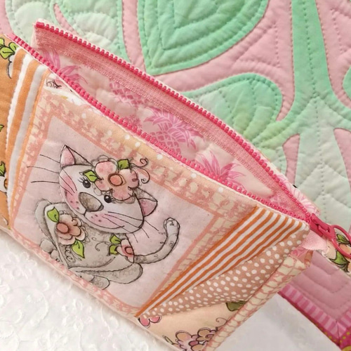 手作りキット】オープンファスナーのキルトポーチ ☆ロラライハリス  