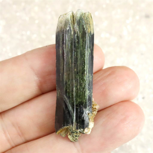 ザギマウンテン産 エジリン輝石 8.78g #33799 天然石 榎本通商 通販