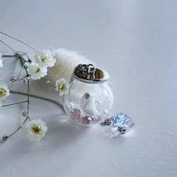 インコのガラスドームネックレス・セキセイインコ・アルビノ 5枚目の画像