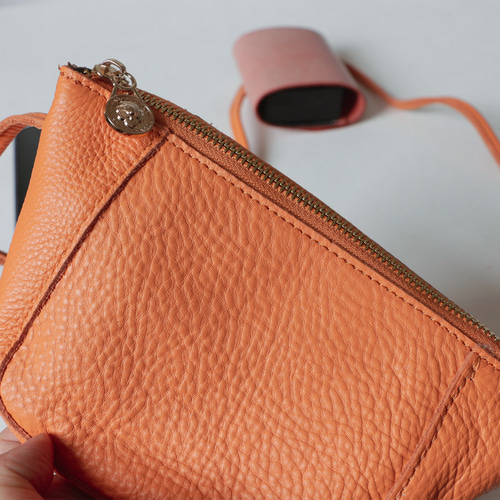限定セール本革ショルダーバッグ斜め掛けポシェットバッグオレンジ色