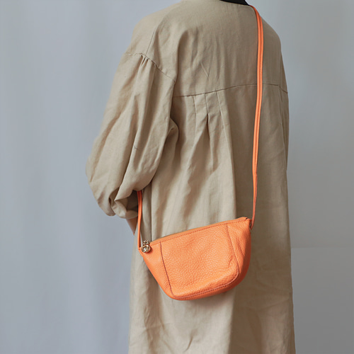 限定セール本革ショルダーバッグ斜め掛けポシェットバッグオレンジ色