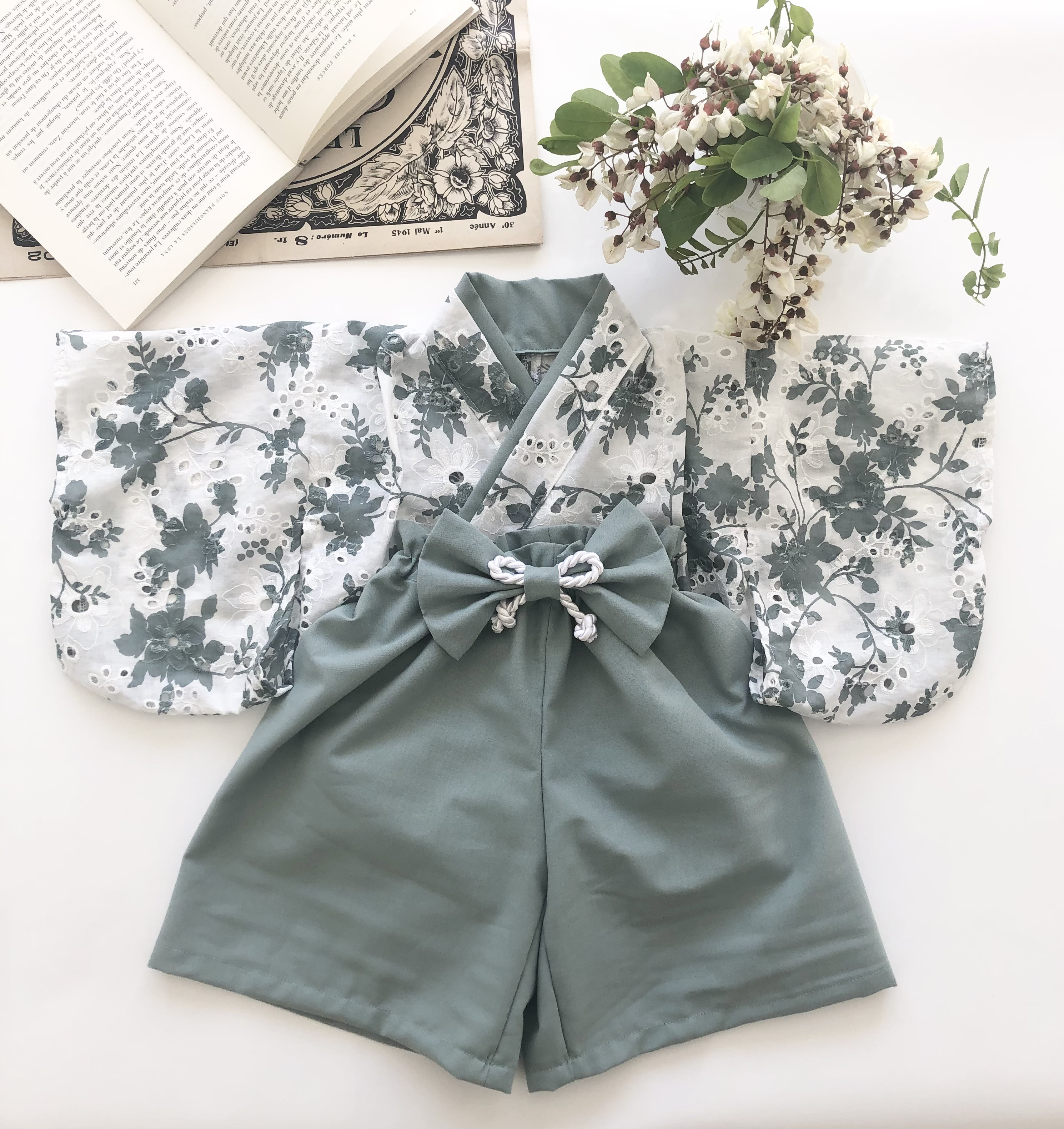 【サイズ60-70】【フランス/刺繍生地】ベビー袴　ライラックグリーン　お食いはじめや100日お祝い　出産お祝いに