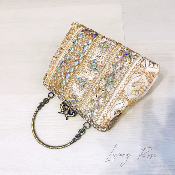 ラスト　魅惑のオーロラに輝く❤︎フランス&インド高級刺繍レースクラッチ❤︎フォーマルにもミニバッグフォーマルバッグ 12枚目の画像
