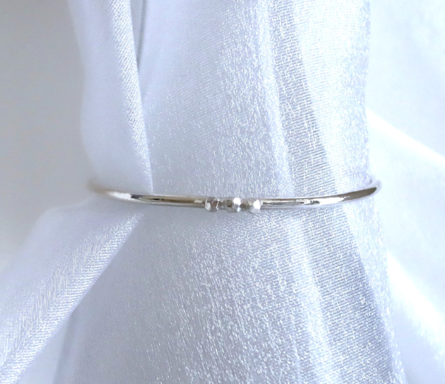 ３つの光石バングルSV925