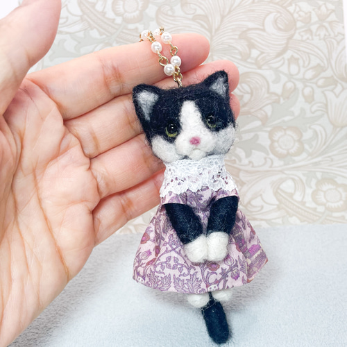 羊毛フェルト猫ちゃんバッグチャーム ハチワレ 羊毛フェルト 羊毛フェルト猫ちゃんバッグチャーム ハチワレ 羊毛フェルト