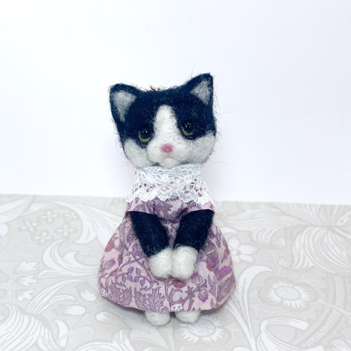 羊毛フェルト猫ちゃんバッグチャーム ハチワレ 羊毛フェルト 羊毛フェルト猫ちゃんバッグチャーム ハチワレ 羊毛フェルト