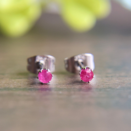 7月の誕生石 スフェーン ルビー ピアスセット ピアス（スタッド・一粒