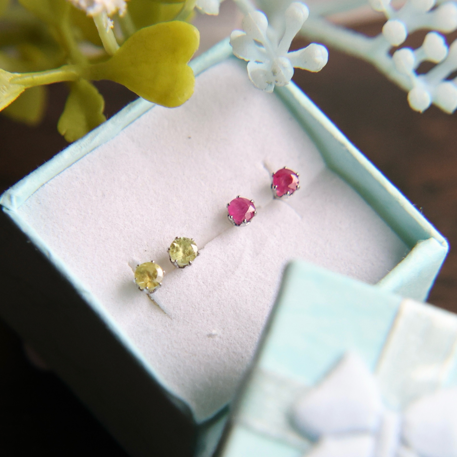 7月の誕生石　スフェーン　ルビー　ピアスセット