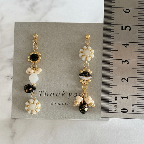 チェコ/ガラスビーズ【チェコガラスのCollection Flowerピアスor