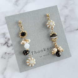 ホワイト＆レッドチェコビーズピアス、イヤリング チェコビーズ 赤のピアス叉はイヤリング | iichi 日々の暮らしを