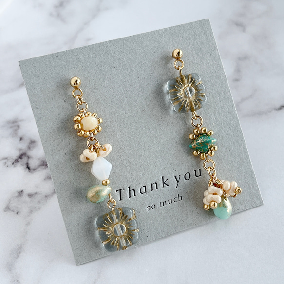 チェコガラスのCollection Flowerピアスorイヤリング＊ブルー  