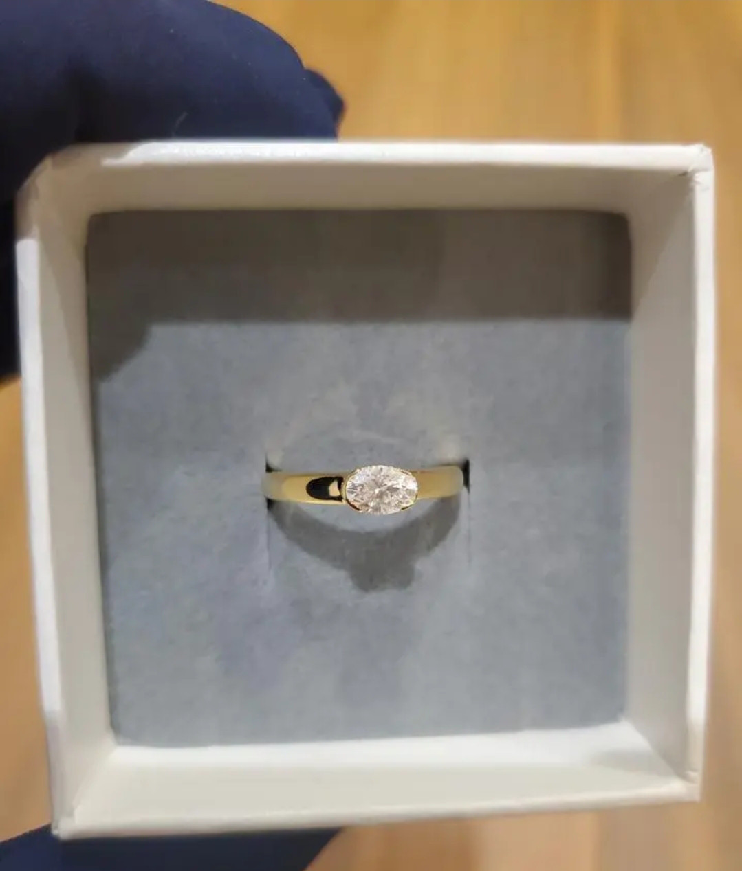 モアッサナイト 4×6mm 　　ディティールリング