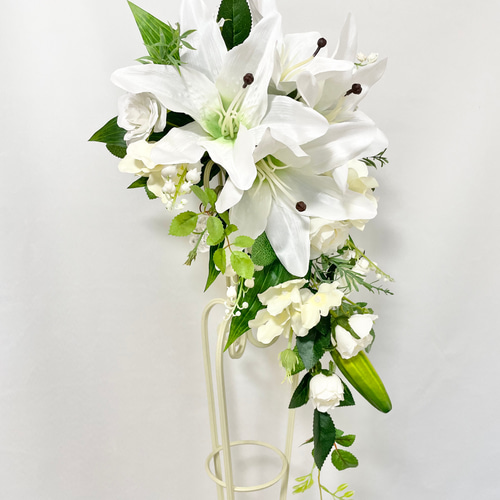 カサブランカとすずらんのキャスケードブーケ アーティフィシャル