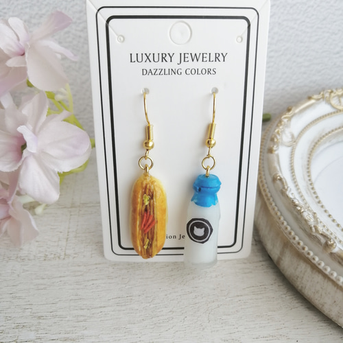 選べる金具 ピアス/イヤリング ミニチュアフード 焼きそばパン&牛乳