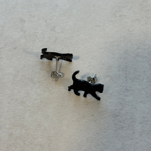 黒猫ピアス ピアス（スタッド・一粒） アトリエ日用品 通販