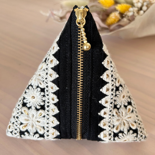 刺繍リボン】テトラ 三角ポーチ☆ホワイト系 ポーチ kimimin-made 通販