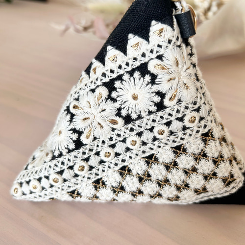 刺繍リボン】テトラ 三角ポーチ☆ホワイト系 ポーチ kimimin