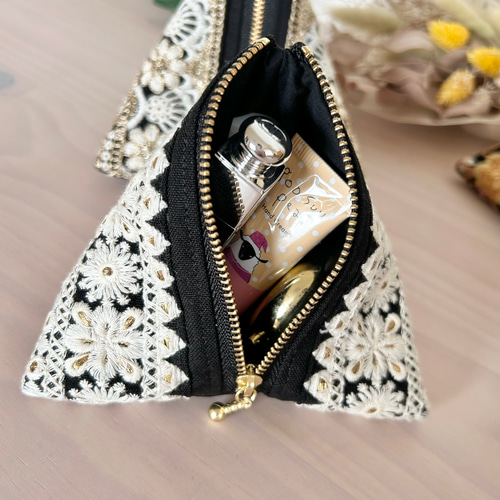 刺繍リボン】テトラ 三角ポーチ☆ホワイト系 ポーチ kimimin