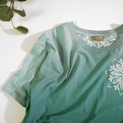 葉風のマンダラ ろうけつ染めオーバーサイズtee( ユニセックスサイズ) *ash green* 5枚目の画像