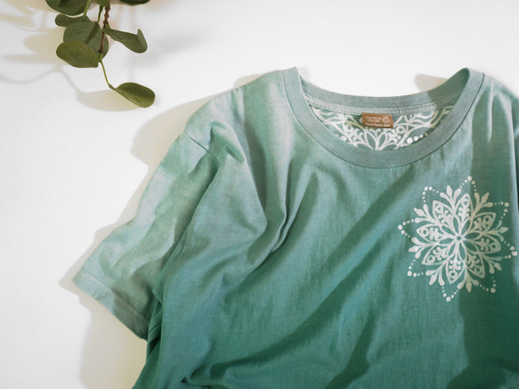 葉風のマンダラ ろうけつ染めオーバーサイズtee( ユニセックスサイズ) *ash green* 5枚目の画像