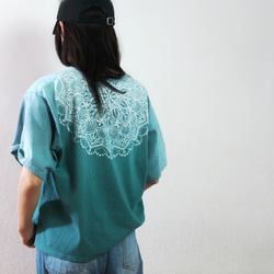 葉風のマンダラ ろうけつ染めオーバーサイズtee( ユニセックスサイズ) *ash green* 8枚目の画像