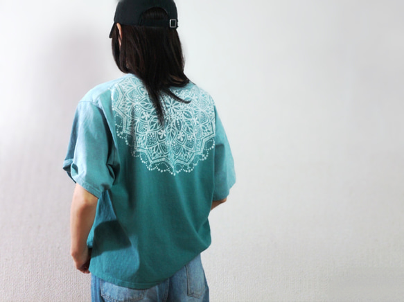 葉風のマンダラ ろうけつ染めオーバーサイズtee( ユニセックスサイズ) *ash green* 8枚目の画像
