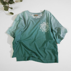 葉風のマンダラ ろうけつ染めオーバーサイズtee( ユニセックスサイズ) *ash green* 3枚目の画像