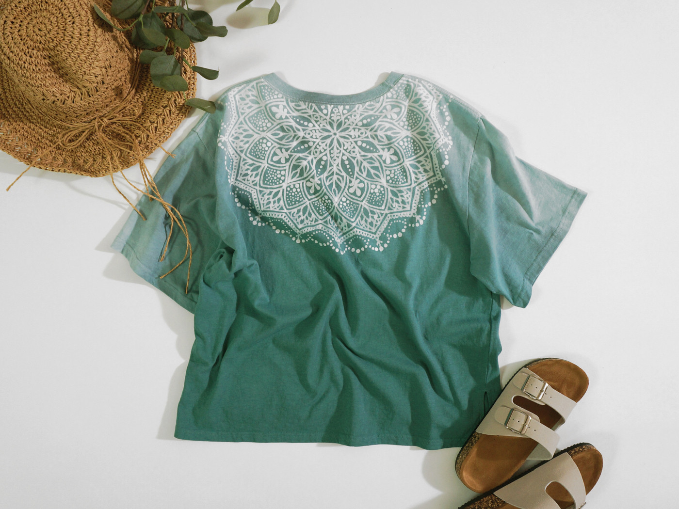 葉風のマンダラ ろうけつ染めオーバーサイズtee( ユニセックスサイズ) *ash green*