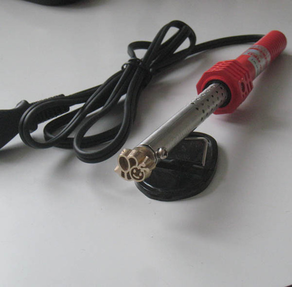 みつばち60W焼印電気ごてセット 1枚目の画像