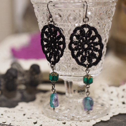 刺繍糸アクセサリー、ブラックレースのピアス A2420 ピアス（その他 