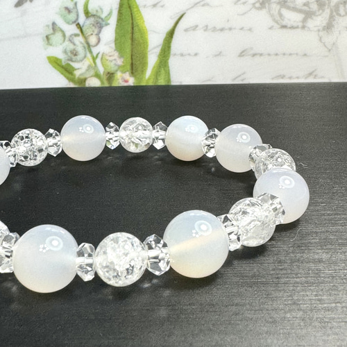 10mmのホワイトカルセドーニとクラック水晶のブレスレット