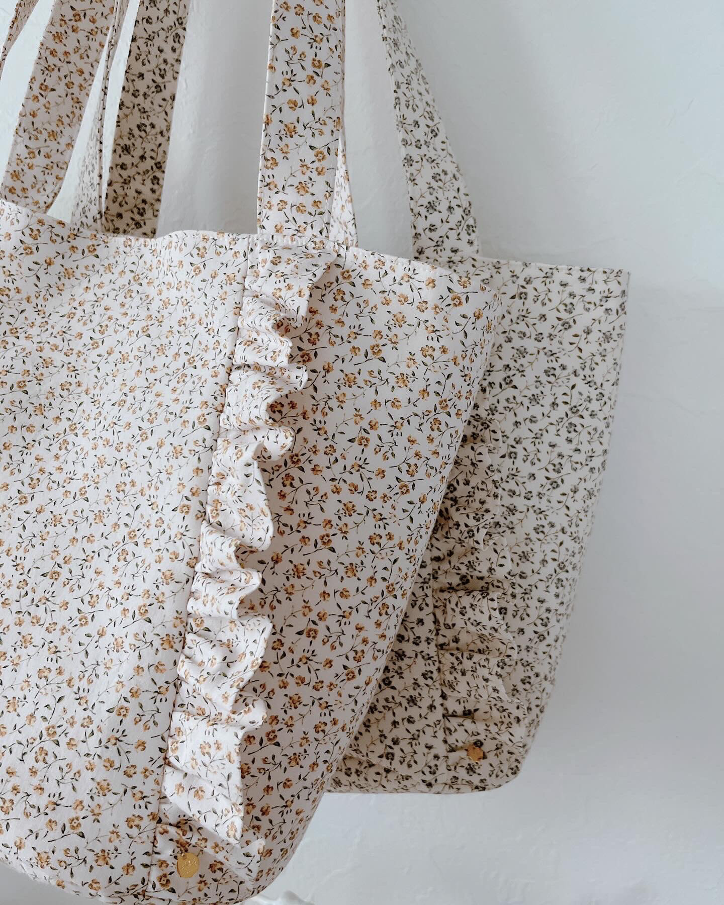 仕切付フリルトート　花柄トート　マザーズバッグ　通勤バッグ