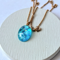 クラゲの夜空蓄光ネックレス（アクアブルー）/ 海 3枚目の画像