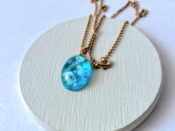 クラゲの夜空蓄光ネックレス（アクアブルー）/ 海 3枚目の画像