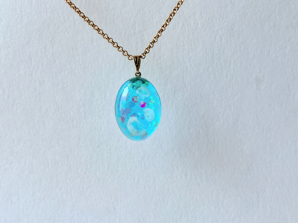 クラゲの夜空蓄光ネックレス（アクアブルー）/ 海 5枚目の画像