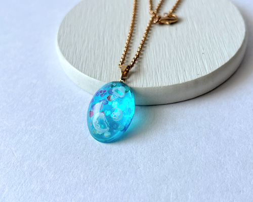 クラゲの夜空蓄光ネックレス（アクアブルー）/ 海 ネックレス